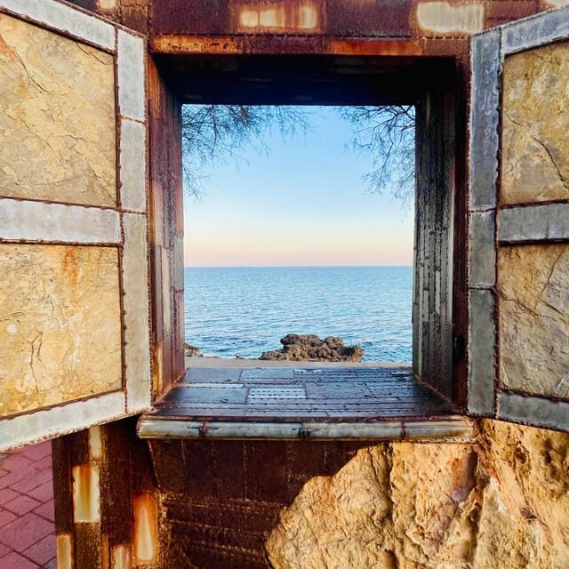 Cala Millor: AdventureDate, fun game, city walk for couples - Key Points