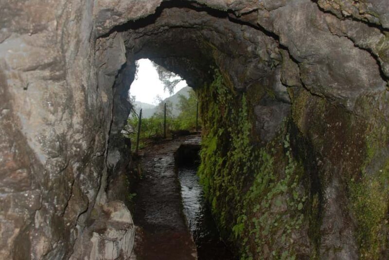 Caldeirão Verde: Queimadas PR9 Transfer Hike - Key Points