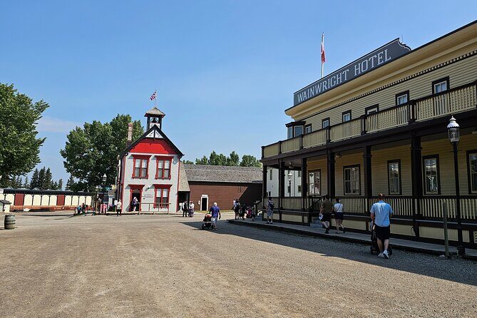 Calgary City Tour and Yamnuska Wolfdog Sanctuary Private Tour - Who Will Love This Tour?
