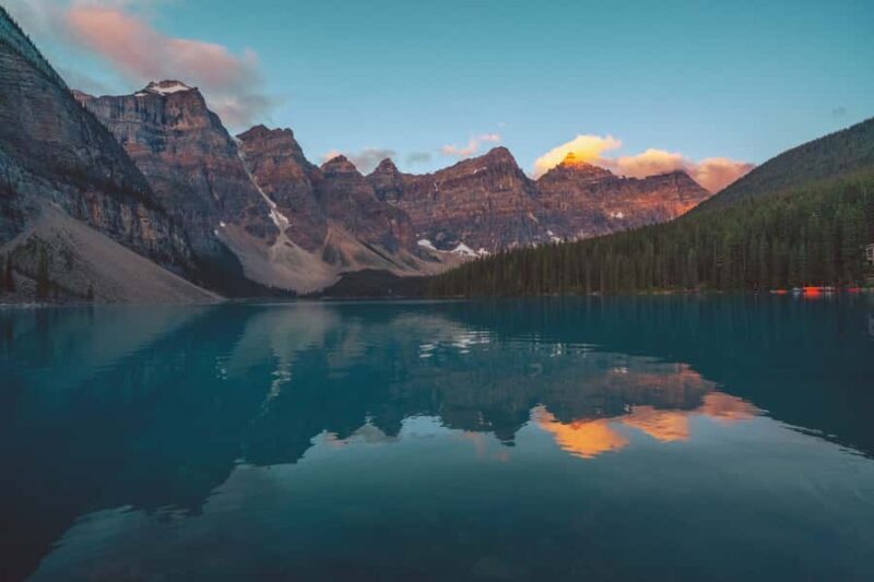 Calgary:Moraine Lake Sunrise & Lake Louise & Wildlife Safari - Introduction to the Tour