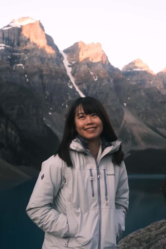 Calgary:Moraine Lake Sunrise & Lake Louise & Wildlife Safari - Source