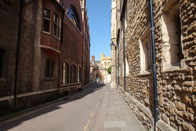 Cambridge: 2-Hour Private University Walking Tour - Key Points