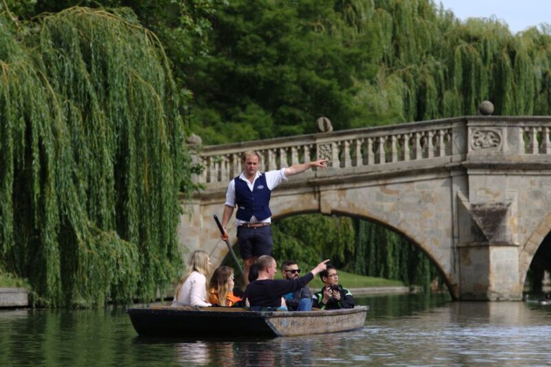 Cambridge: Guided Shared River Punting Tour - The Experience in Detail