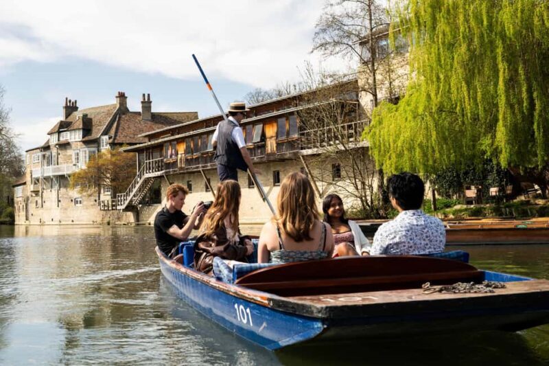 Cambridge University: Guided Punting Tour on the River Cam - An Easy, Relaxing Way to See Cambridge