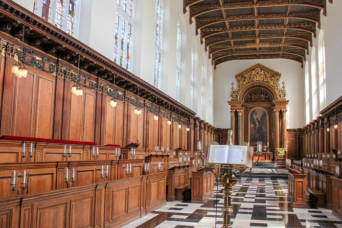 Cambridge University Walking Tour - Trinity College Gatehouse and Isaac Newton’s Apple Tree
