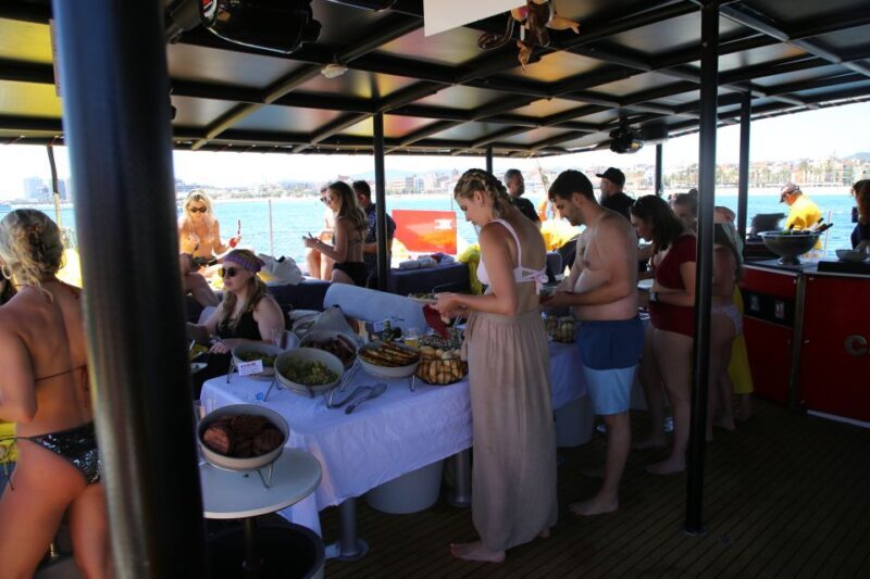 Cambrils: Catamaran Cruise with Drinks and BBQ Lunch Option - FAQ