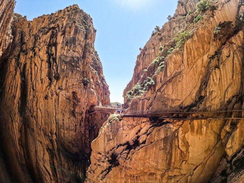 Caminito del Rey: Entry Ticket and Guided Tour - Pacing, Crowds, and Why Helmets Affect Your Comfort