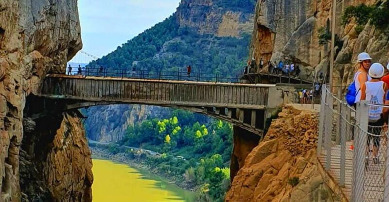 Caminito del Rey: Tour with Official Guide and Drink - The Guides: Knowledge and Personality Matter
