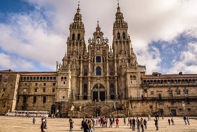 Camino De Santiago: Last 100 km walk from Sarria to Santiago de Compostela - A Walk Through the Last 100 km of the Camino de Santiago — An Honest Look