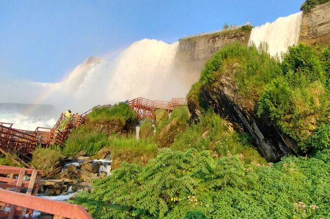 Canada/USA Incredible Wonder Tour of both sides of Niagara Falls - An In-Depth Look at the Tour Experience