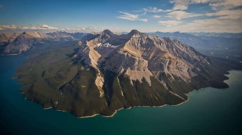 Canadian Rockies: Helicopter Flight with Exploration Hike - Key Points
