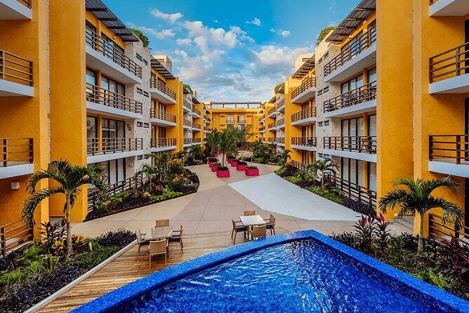 Cancun Airport and Lunada Beach Condo Private Shuttle - Key Points