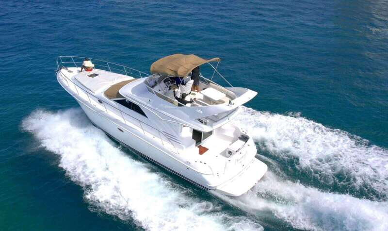 Cancun: Exclusive Sea Ray Express Bridge for 14 people - The Experience on the Water