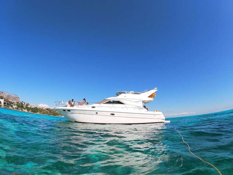 Cancun: Exclusive Sea Ray Express Bridge for 14 people - Who Will Love This Tour