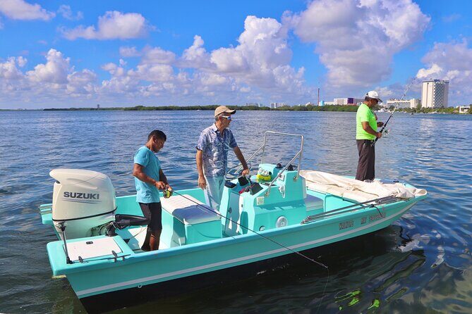 Cancun Fly Fishing large boat - Key Points