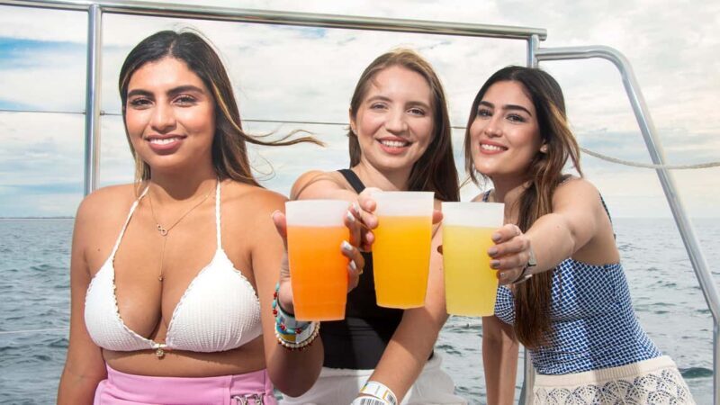 Cancun: Isla Mujeres Catamaran with buffet lunch & open bar - Key Points