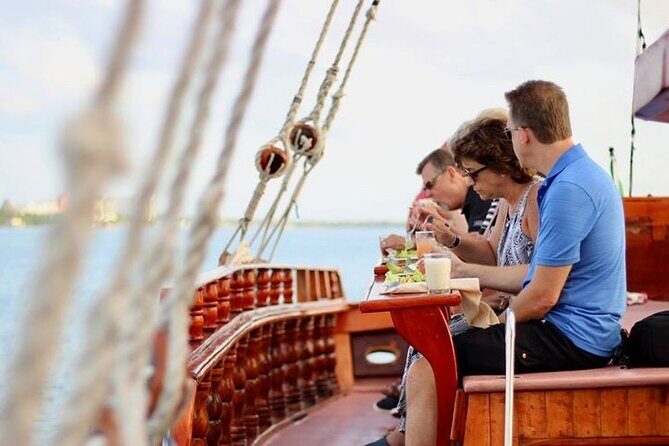Cancun Lagoon Sunset Sailing Trip aboard classic Galeón with Dinner and Free bar - FAQ