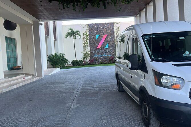 Cancun Private Airport Transfer  One Way & Round Trip Available - The Vehicles and Service Quality