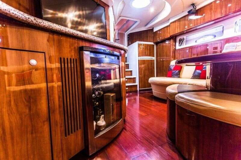 Cancun private yacht Sea Ray Sundancer 60 feet - Who Would Love This?