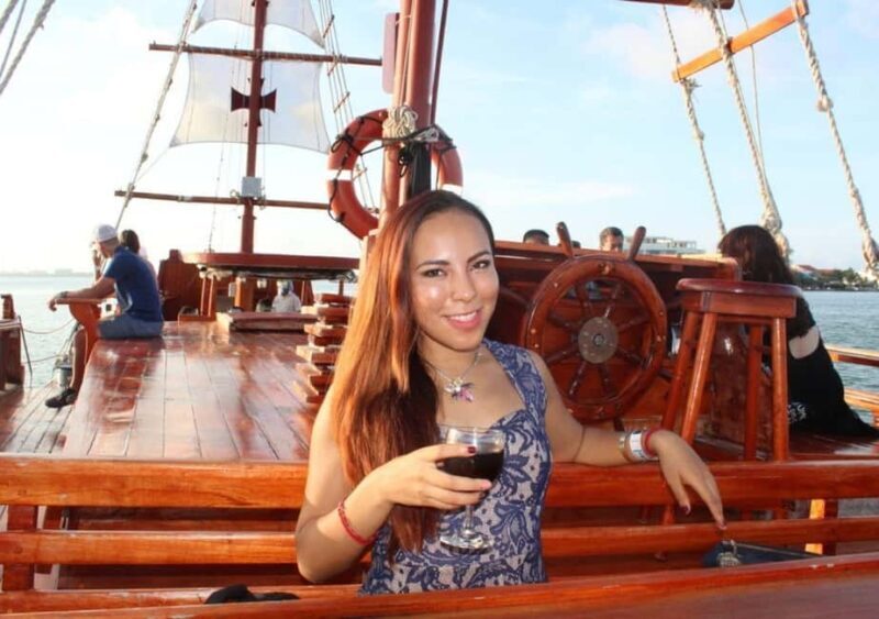 Cancun: Romantic evening in galleon with dinner and open bar - Setting the Scene: What This Tour Offers