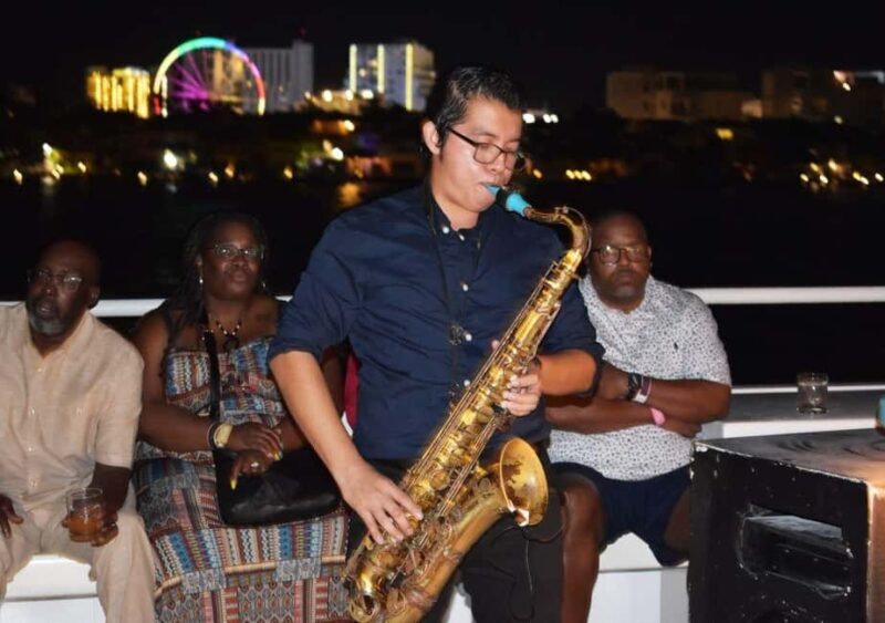 Cancun: Romantic evening in galleon with dinner and open bar - Who Will Love This Experience?