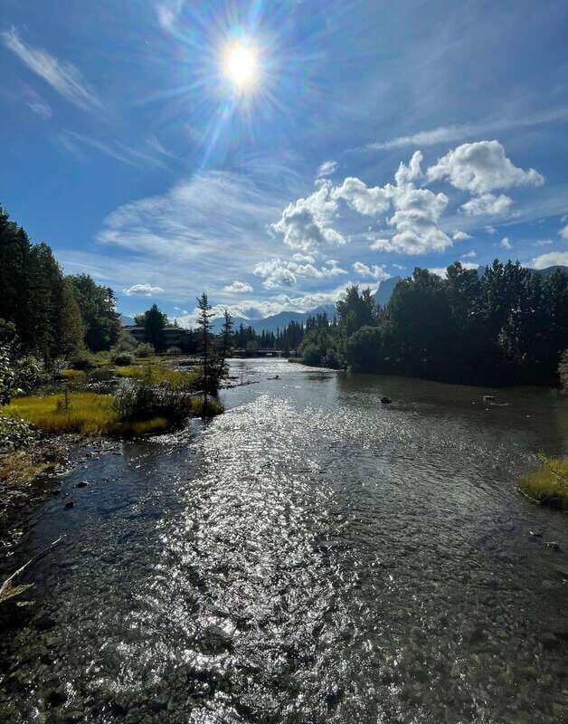 Canmore: Guided Town Walking Tour with Sweet Treat and Drink - Key Points