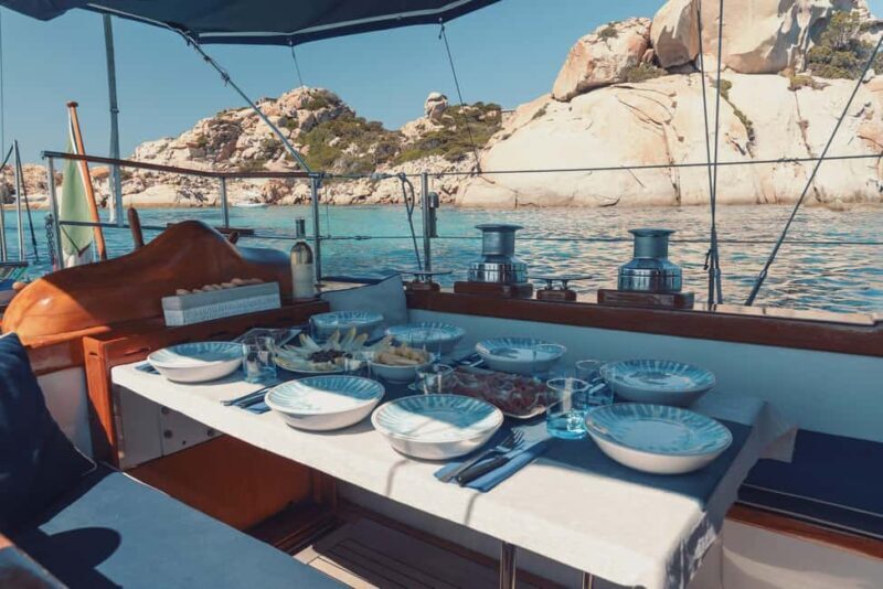 Cannigione: boat tour Maddalena Archipelago with lunch - Key Points