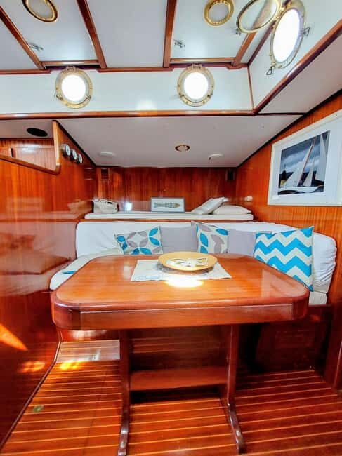 Cannigione: boat tour Maddalena Archipelago with lunch - FAQs