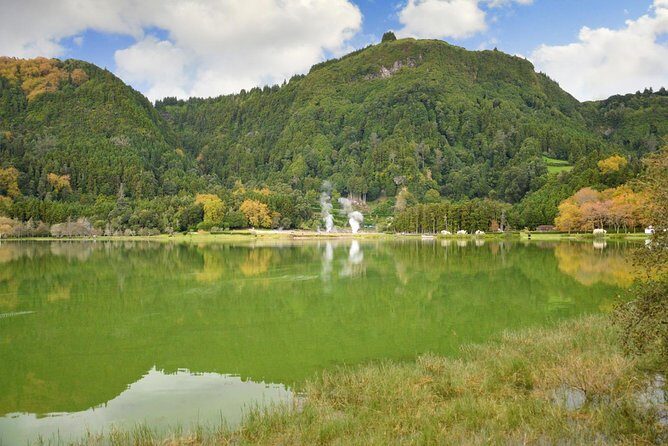Canoeing at Furnas Lake - Group Size and Booking Details
