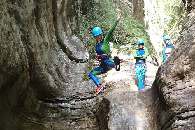 Canyoning "Gumpenfever" - beginner Canyoningtour for everyone - Learning the Skills: Abseiling and Safe Jumping