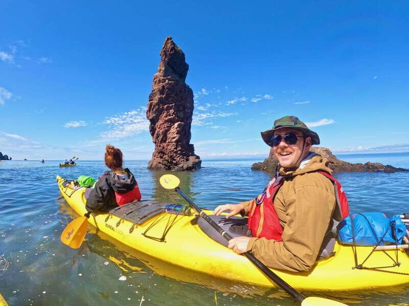 Cape Chignecto: Three Sisters Kayaking Day Tour - The Guides and Group Experience