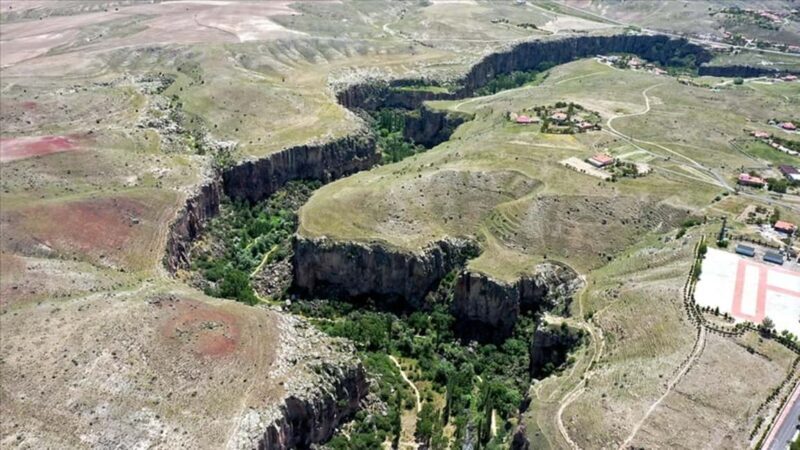 Cappadocia: Derinkuyu, Ihlara Valley & Pigeon Valley Tour - Practical Details: How the Tour Works