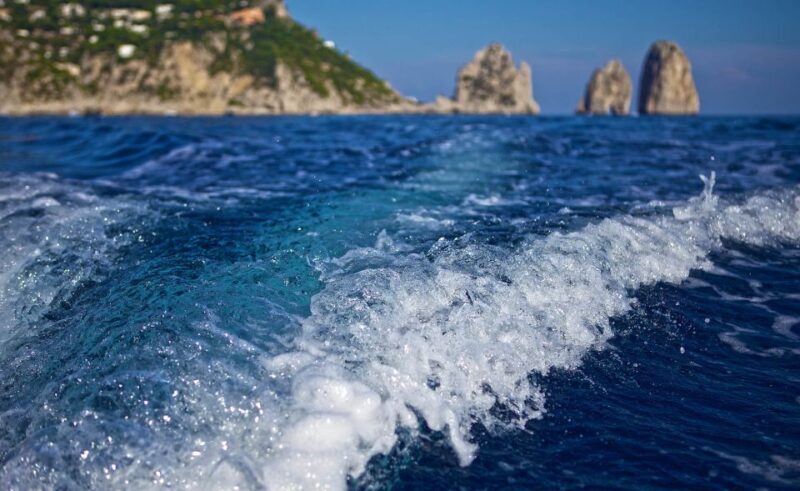 Capri: 2-Hour Boat Tour with Happy Hour - Swimming and Snorkeling