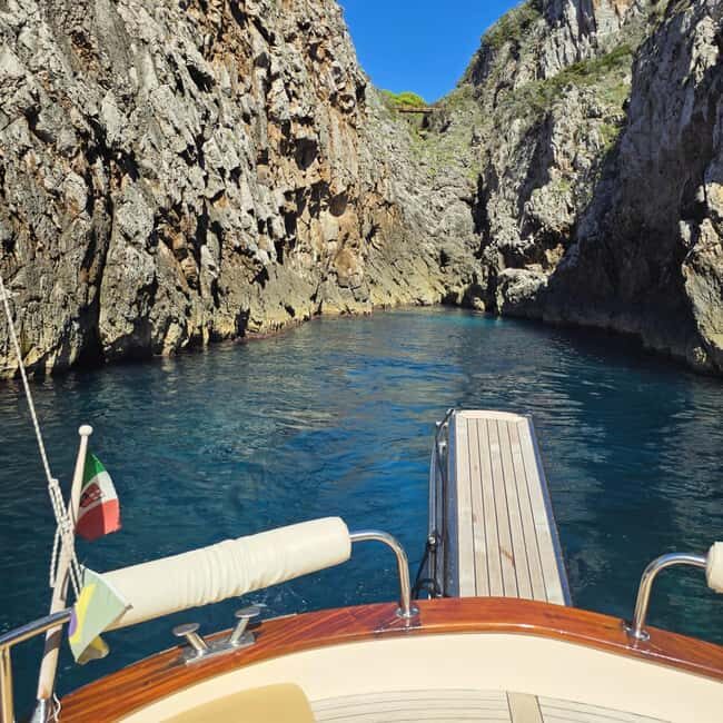 Capri: a full day on the boat - Key Points