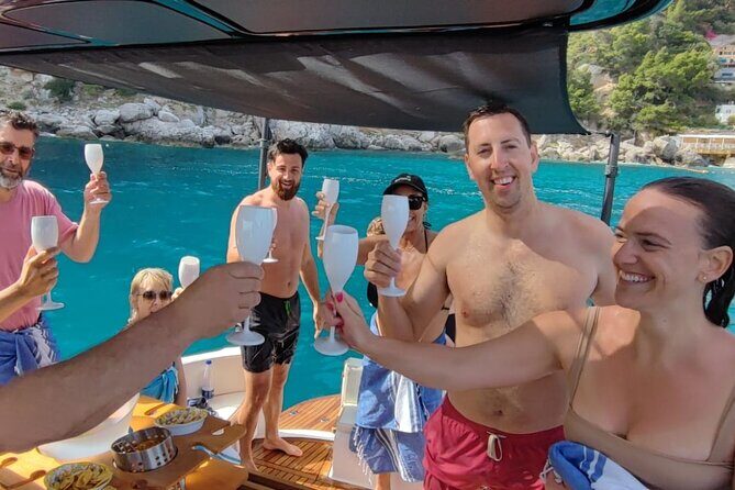 Capri Boat Tour Shared with Local Captain - FAQ