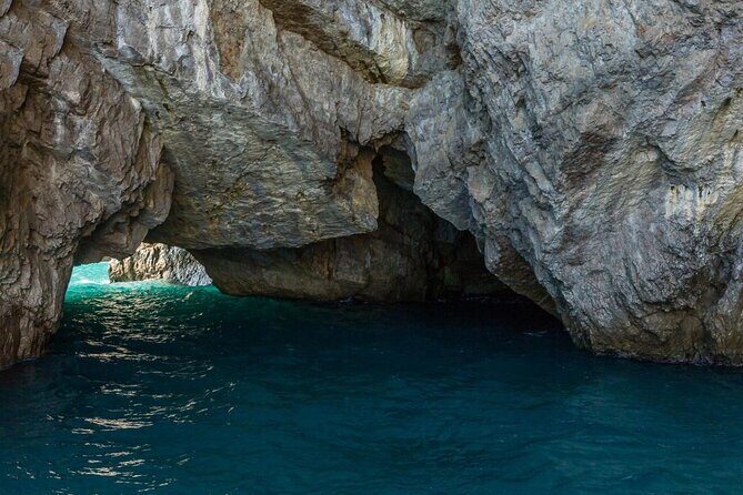 Capri by Boat private Comfortable tour - Key Points