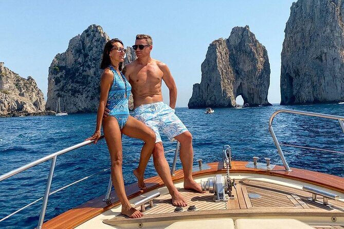 Capri: discover the beauties of the island aboard a Luxury Boat - Key Points