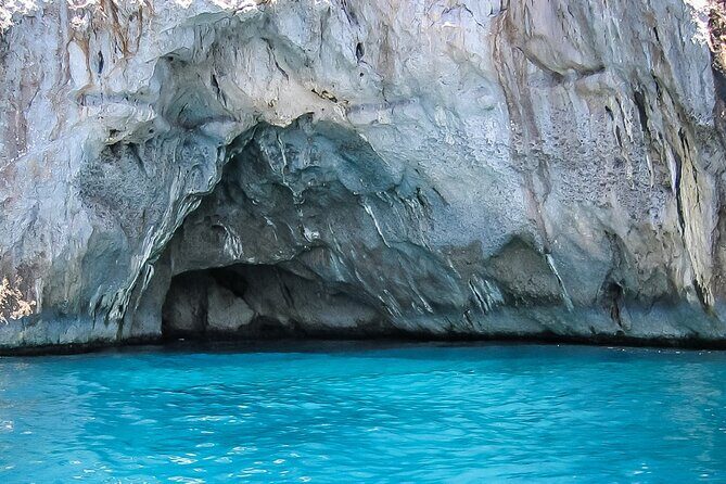 Capri Full Day Private Boat Tour From Sorrento - The Return Trip: Unwinding with an Aperitivo