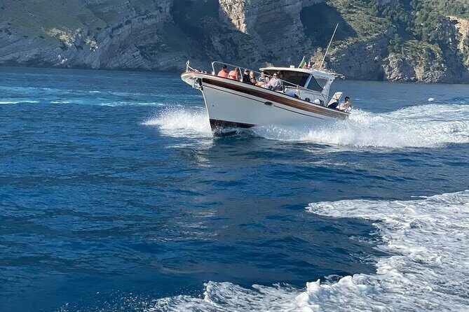 Capri Island shared boat tour - Key Points