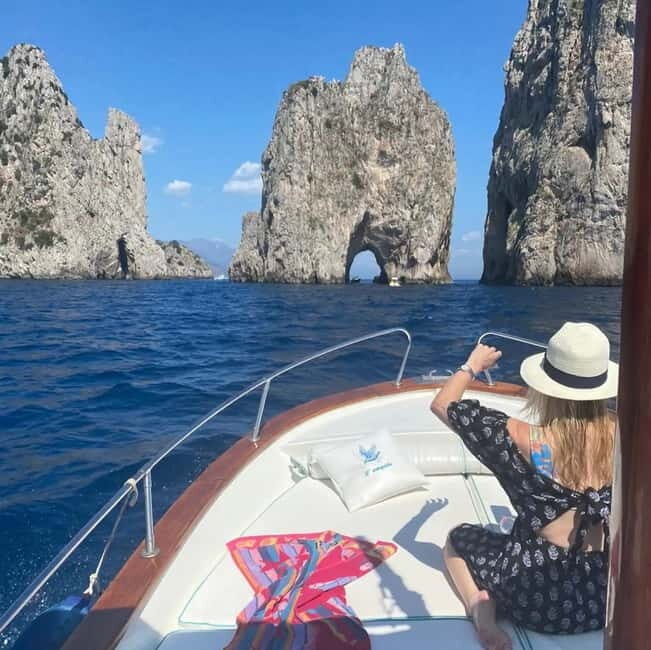 Capri: Scenic Boat Tour with Swimming, Limoncello & Snack - Key Points