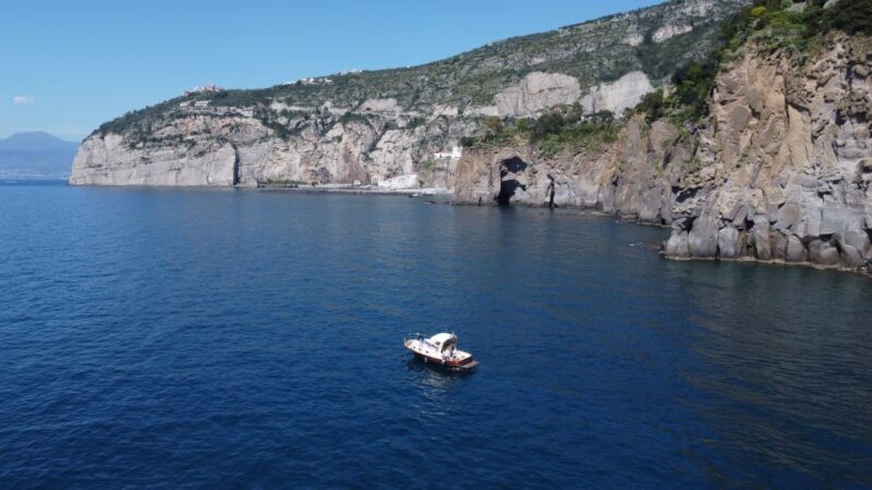 Capri tour with the iconique Gozzo Sorrentino - FAQ About This Capri Boat Tour