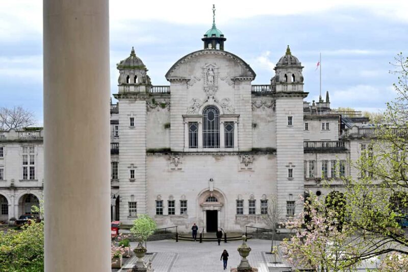 Cardiff: Family-Friendly Walking Tour - Key Points