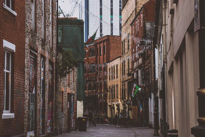 Cardiff Like a Local: Customized Private Tour - Choosing the Right Meeting Point and Timing