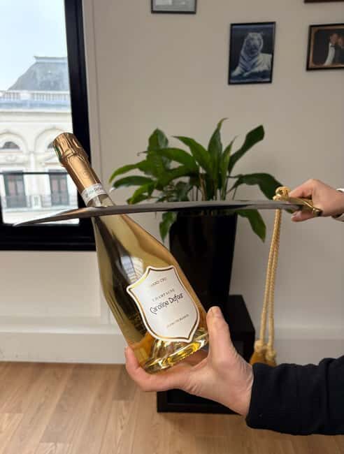 Caroline Dufour Champagne Sabrage in Reims - Cuvée Blanc de Blancs - Key Points