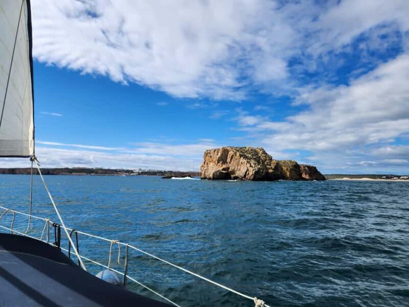 Cascais/Portimão: Private Yacht Cruise with Drinks - A Closer Look at the Yacht Cruise Experience