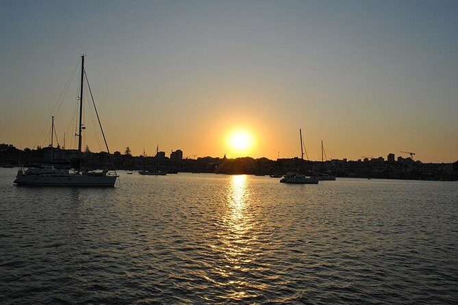 Cascais Private Luxury Sunset 2h Cruise with a drink - Wine, Relaxation, and Personalization