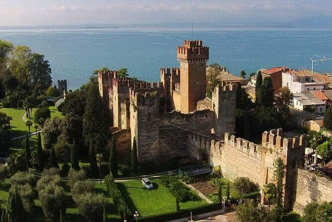 Castles boat tour with Bardolino wine tasting and nibbles - FAQ