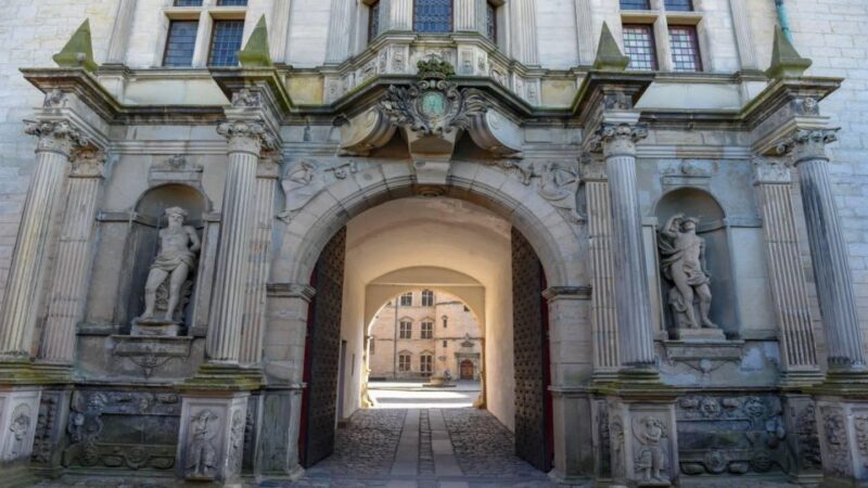 Castles of Kronborg and Frederiksborg from Copenhagen by Car - An In-Depth Look at the Experience