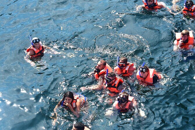 Catamaran Arches, Animas Beach, Quimixed Waterfall and Food Tour - Who Should Consider This Tour?