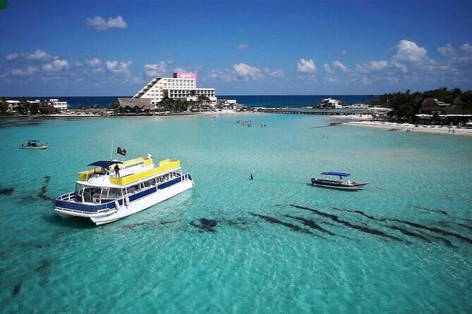 Catamaran for couples an open bar to Isla Mujeres From Cancun - Key Points